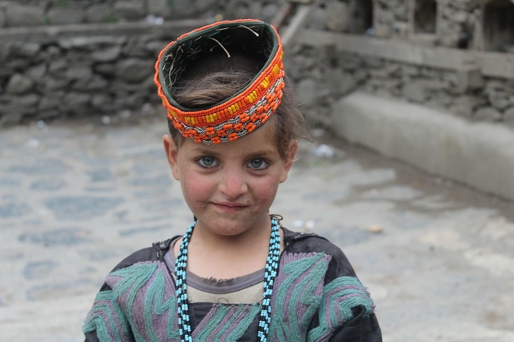 В Пакистан живее мистериозен народ със светла кожа и сини очи. Просто ги погледнете