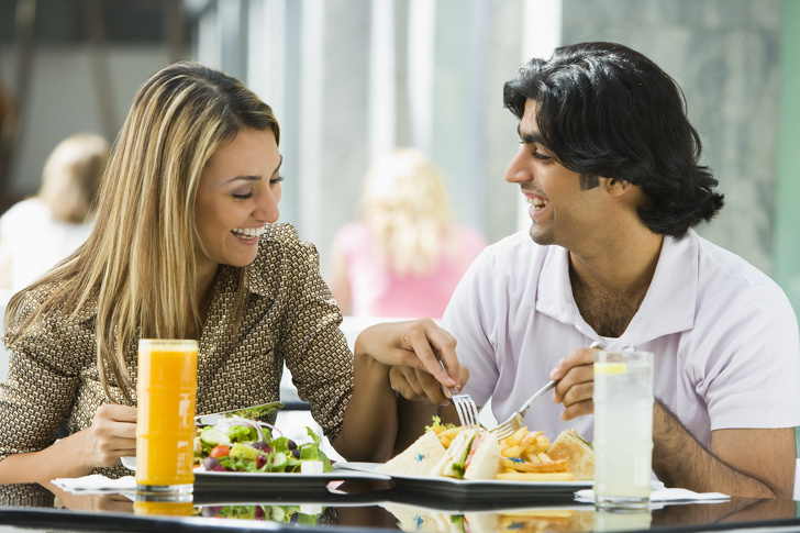 12 хранителни навици и видове поведение на масата, които ще дадат на човек с карантия