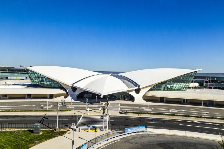 16 зашеметяващи летища по целия свят, които бихме искали да останем завинаги