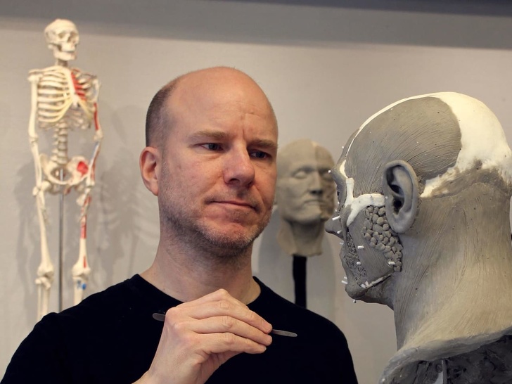 Скулптор ни показва лицата на нашите предци, като никоя книга не може