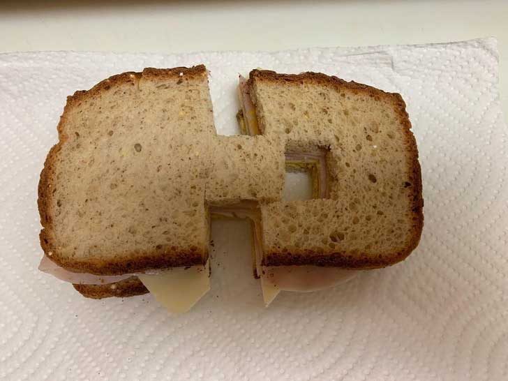 "Дъщеря ми мрази, когато сандвичът ѝ не е разрязан на две перфектни половини. Жена ми реши да вдигне нивото, за да я дразни"
