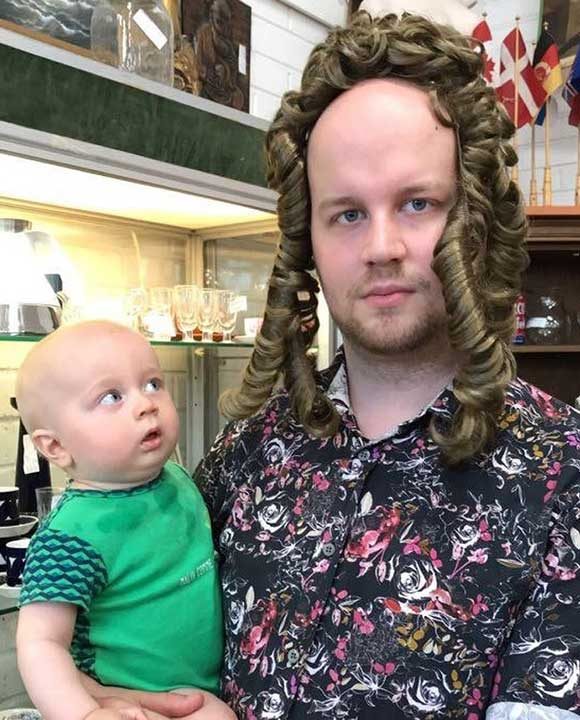 "Синът ми изглежда доста шокиран, когато ме видя с перука"