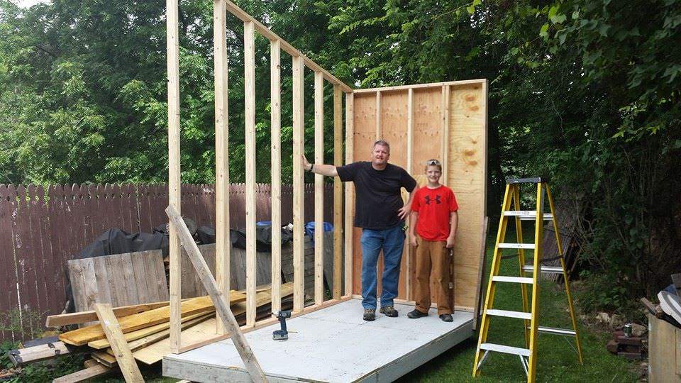 13-year-old-build-house-in-backyard-03