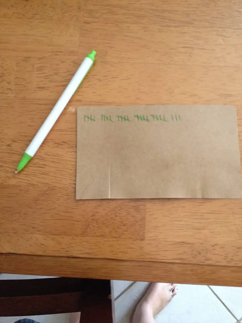 Майка ражда близнаци. 4 години по-късно, тя поглежда лицата им и забелязва потресна истина