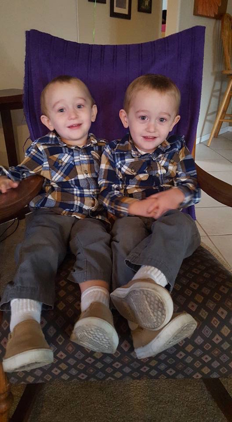 Майка ражда близнаци. 4 години по-късно, тя поглежда лицата им и забелязва потресна истина